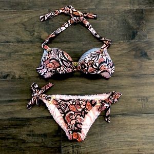 VICTORIA’S SECRET SWIMSUIT TOP- GET BOTTOM FREE